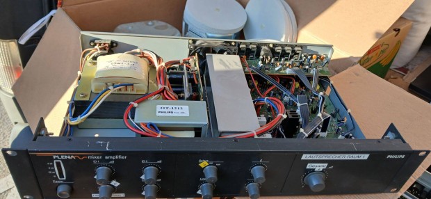 4-db JBL C24 CT-Micro 100 V hangfal és Philips Plena mixer erősitő