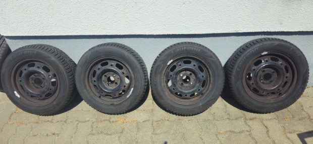 4 db Laufenn 185/60 R14 82 T téli gumi lemezfelnin