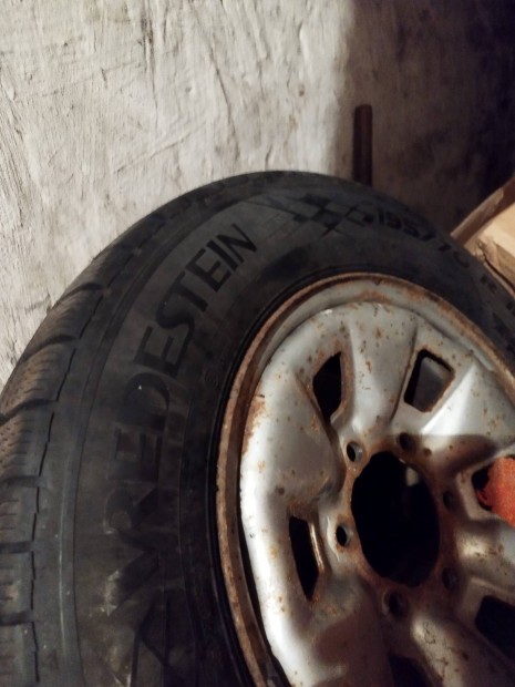 4 db Ngy vszakos Toyota Hiace gumi s felni 