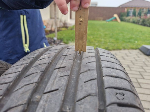 4 db Nexen 195/65 R15 15" ny�ri gumi - 7mm-es profilm�lys�g