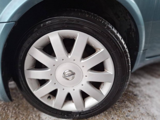4 db Nissan 17"-os alufelni, alig futott nyári gumival