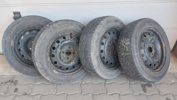 4 db Nokian WR D4 téligumi 185/60/R15 lemez felnivel