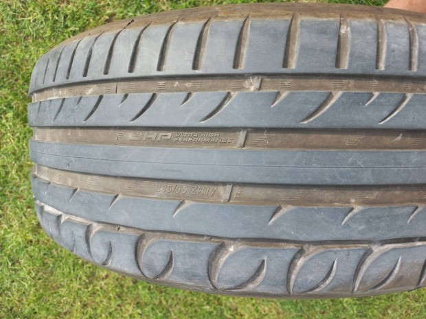 4 db Sebring 235/55 R17 autgumi DOT1721, profilmlysg: 5-6mm