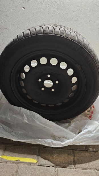 4 db Skoda/VW 16" acélfelni eladó (régi téli gumi van rajta)