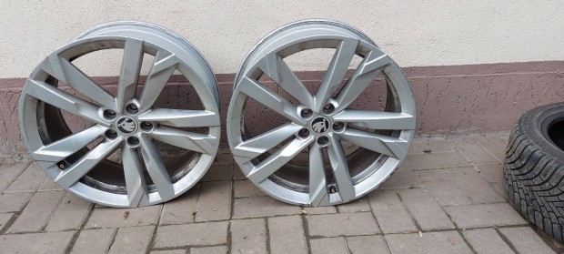4 db Skoda gy�ri alufelni R18
