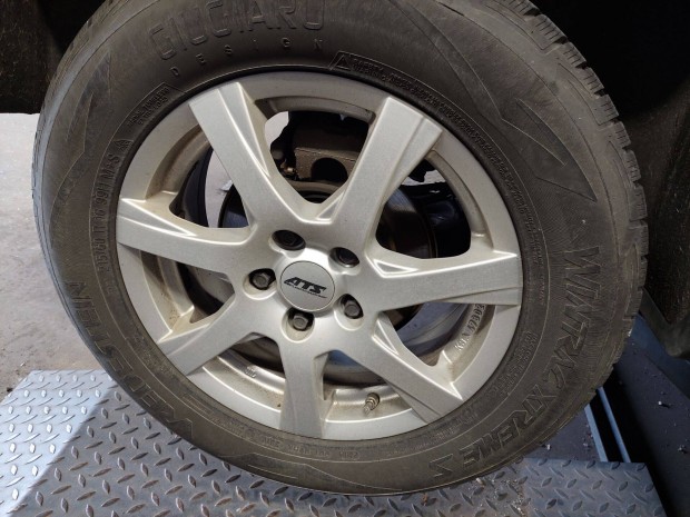4 db Vitara tligumi, alufelnire szerelve