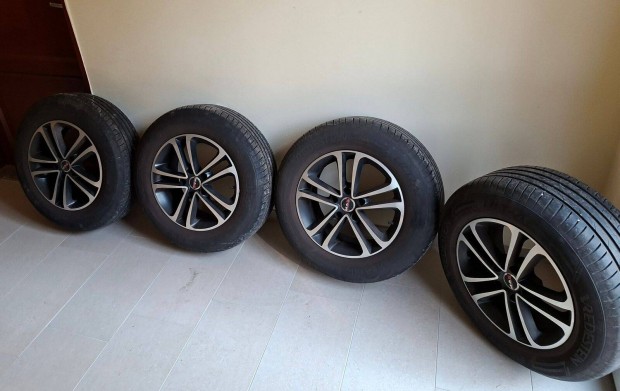 4 db. Vredestein Ultrac 215/65 R16 98H ny�rigumi alufelnire szerelve