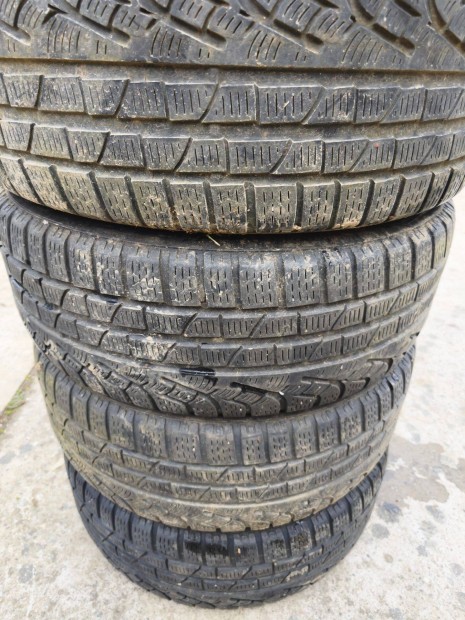 4 db . pirelli 205 / 45 17 t�li gumi