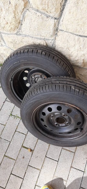 4 db. felnire szerelt 155/70 R13 75T kpenyt knlok kedvez ron!