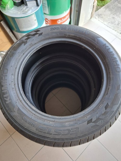 4 db, ny�ri 205/55 R16 