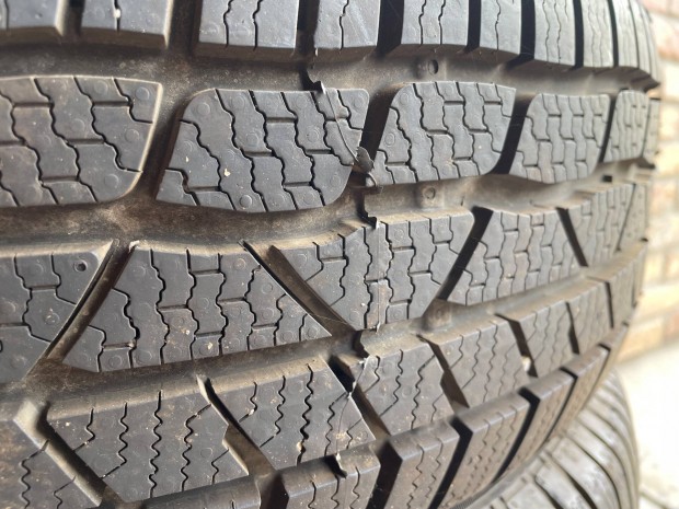 4 db alig használt téli gumi Continental Contiwintercontact 215/60 R17