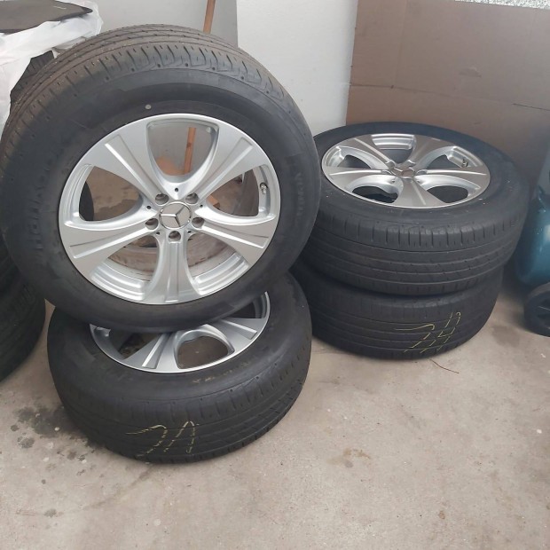 4 db eredeti Mercedes-Benz GLC 18 zollos felni nyári gumival eladó