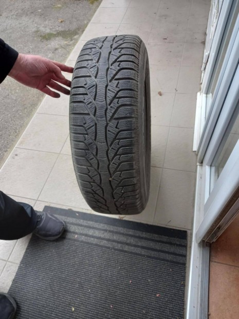 4 db felni, 4 db dsztrcsa 3 db tligumi