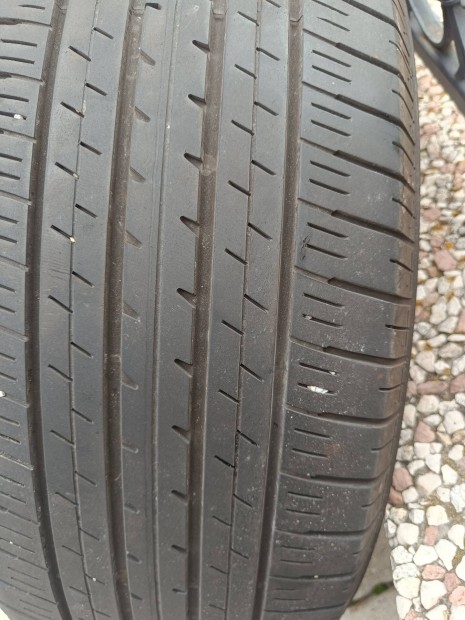 4 db gumiabroncs eladó 235/60R18