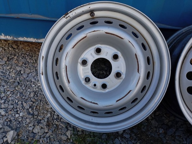 4 db gyári Iveco acélfelni 6x125 6,5x16 ET68 középfurat: 74,1 mm