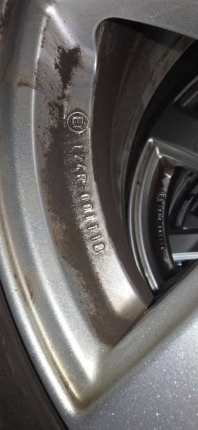 4 db gyári Vw alufelni eladó, jó nyári gumikkal. 15 colos