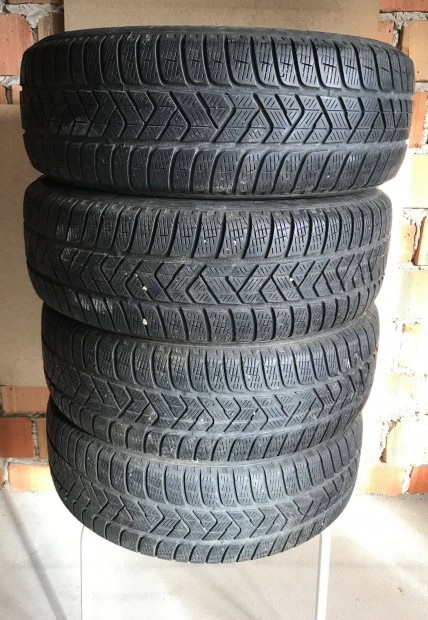 4 db használt Pirelli Sottozero Winter - 215/60 R17 100V téli gumi