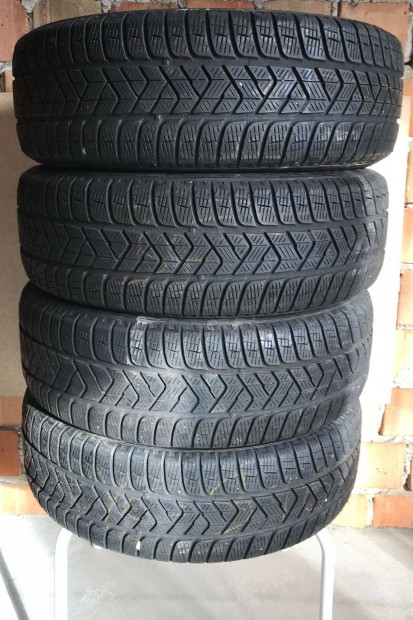 4 db használt Pirelli Sottozero Winter - 215/60 R17 100V téli gumi
