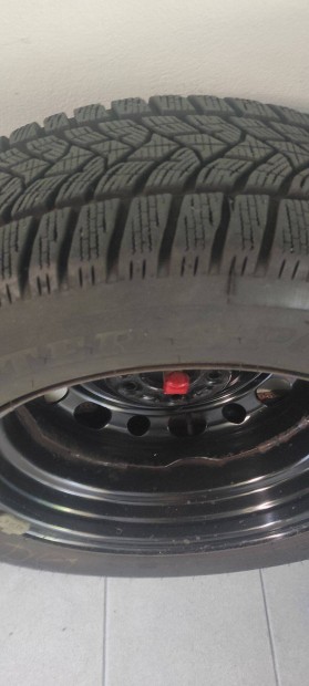 4 db használt, jó állapotú téli gumi felnivel, Dunlop 215/60 R 16
