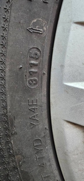 4 db jo llapot tli gumi 215/70 R16 felnin Toyota Rav4-en volt