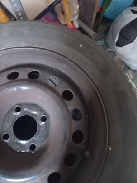 4 db j llapot tli gumi elad, lemezfelnin