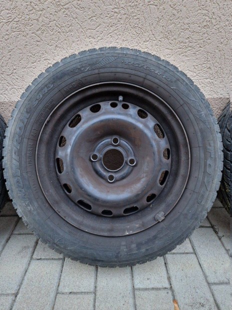 4 db lemez felni tli gumikkal (R14 Opel Corsa C)