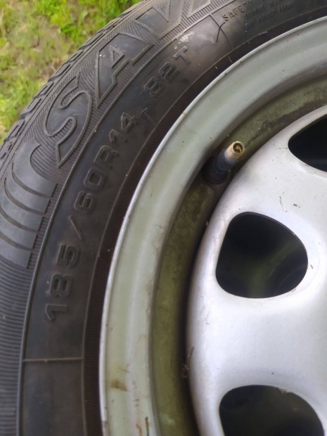 4 db nyári gumi felnivel 185/60R14