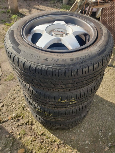 4 db nyári gumiabroncs felnivel -185/65 R 15 T General