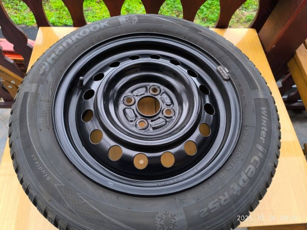 4 db szerelt téligumi (195/60 R15)