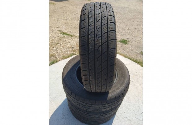 4 db tli 235/65R17 Tristar Snowpower 108H XL DOT3022 6,9mm 6,5mm