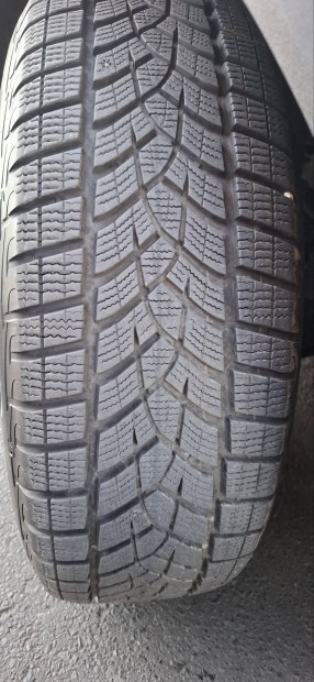 4 db tli gumi Goodyear Performance+ 225/60 R18