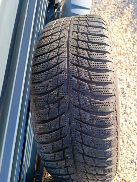 4 db tli gumi, Bridgestone s Firestone 205/55 R16-os mretben