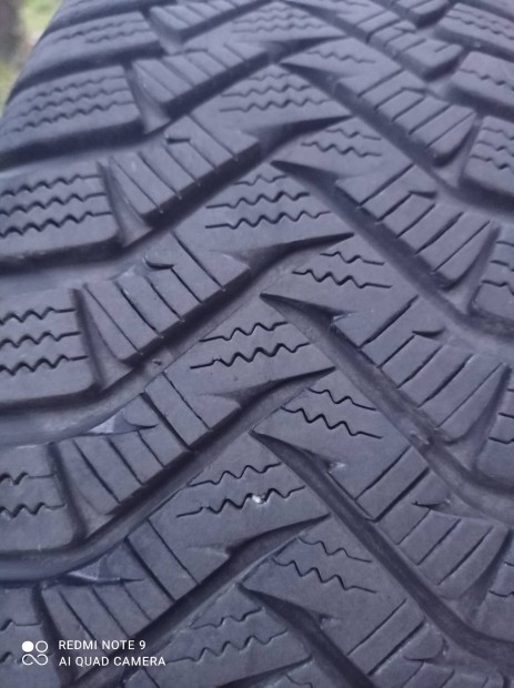 4 db tli gumi abronccsal  175/65R14 Laurus