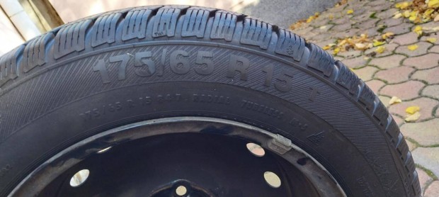 4 db téli gumiabroncs felnivel - 175/65 R 15
