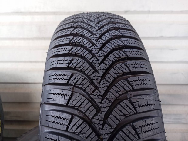 4 db új Hankook Winter icept RS2 165/65 R15 81T téligumi