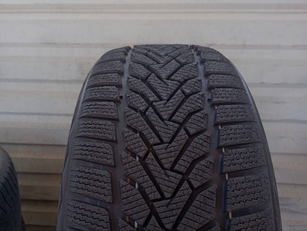 4 db új demó Uniroyal Winterexpert 225/40 R18 92V XL téligumi