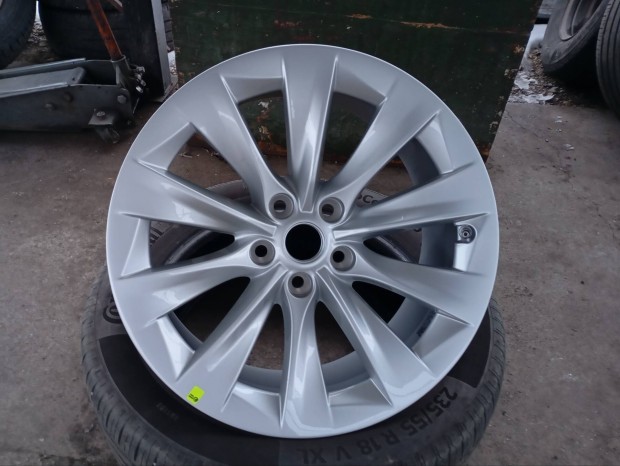 4 db �j gy�ri Tesla alufelni 5x120 8x19 ET40 kf: 64,1 mm tpms szenzor