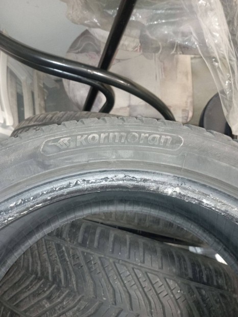 4 �vszakos gukik 235/45R18