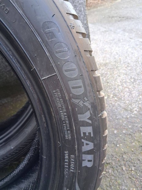 4 �vszakos gumiabroncs elad�