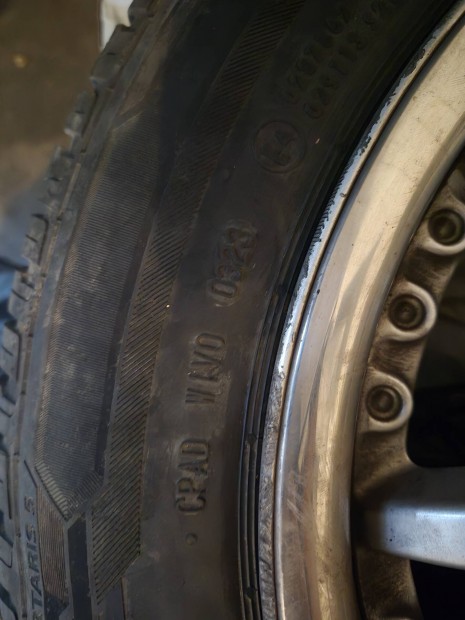 4 �vszakos j� gumik felnin