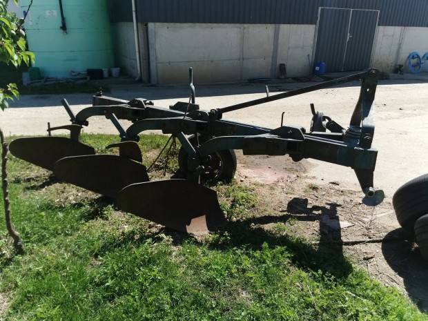 4 fejes f�ggesztett eke