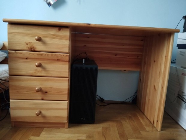4 fiókos fenyő íróasztal RS bútor Méret: 110*74*61 cm