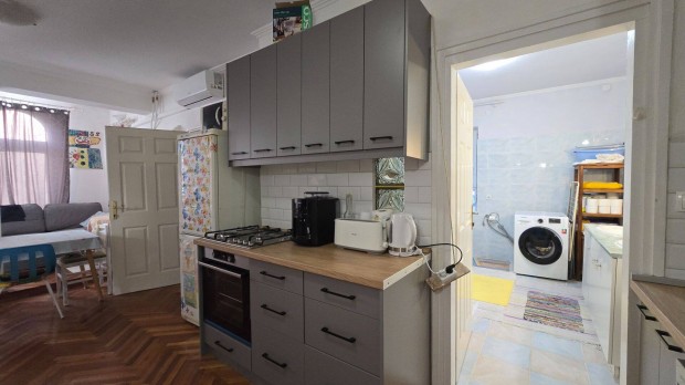 4 lak�s egy �r��rt - Vide�