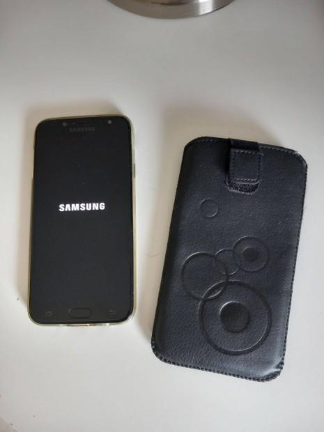 4 mobiltelefon egy csomagban