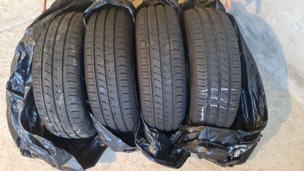 4 nagyon jó nyári gumiabroncs. A pincében tárolt. Szombathelyen csak