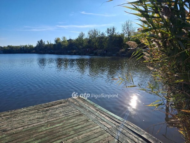 4 nm-es telek elad� B�k�s