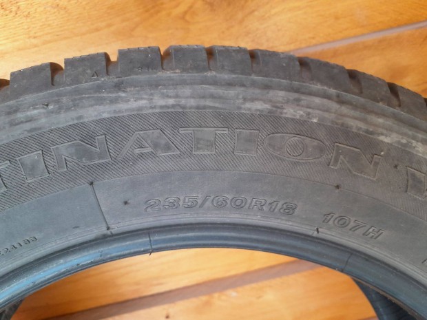 4 nyári és 4 téli használt gumiabroncsok 235/60R18 felni nélkül eladó