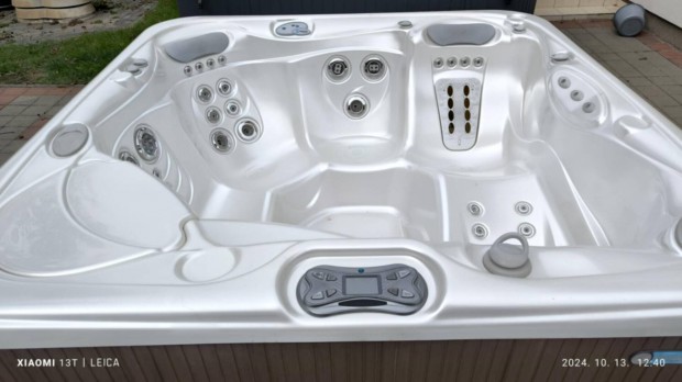 4 szemlyes Hot Spring jakuzzi 