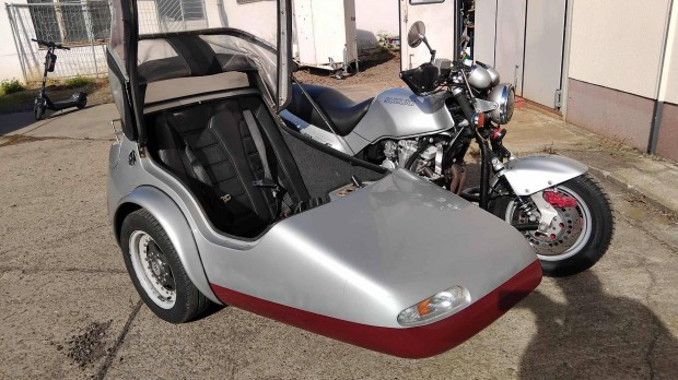 4 személyes oldalkocsis motor Suzuki Gsx1100G