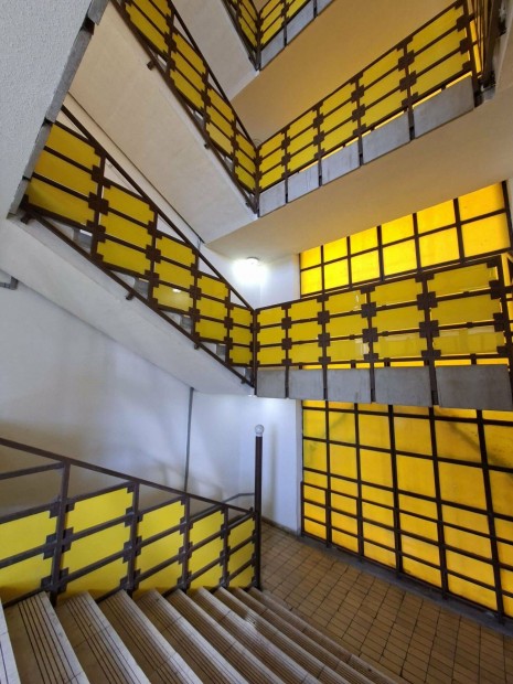 4 szob�s 1. emeleti lak�s a V�ros sz�v�ben